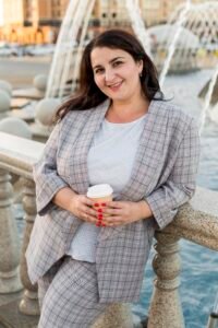 Daria Wiśniewska - Prowadzę tramwaj, więc nie mam możliwości często chodzić do toalety. Kiedy zauważyłam, że nie mogę wytrzymać bez toalety przez długi czas, pobiegłam do specjalisty. Ona przeprowadziła badanie i powiedziała, że to tylko na pogodę, więc nie znalazła nic poważnego. Poprosiłam syna, żeby znalazł mi coś, co pomogłoby nie myśleć o toalecie w deszczową pogodę. Znalazł mi Urigan. Bardzo dobrze, że ten środek…